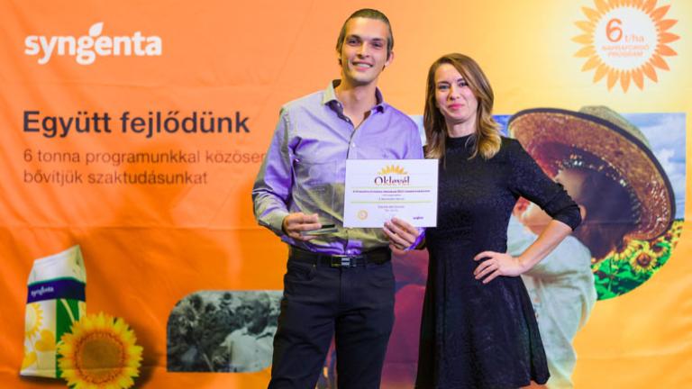 Syngenta 6 tonna program termésverseny Dél-nyugati régió első helyezett 2023: Gelencsér Zoltán és a Syngenta területi képviselője Czintula-Vida Szilvia